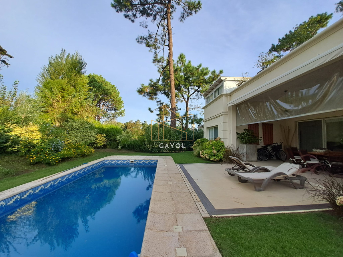 Casa ID.375 - Boulevard Park, Casa de 4 dormitaros con Piscina en VENTA .