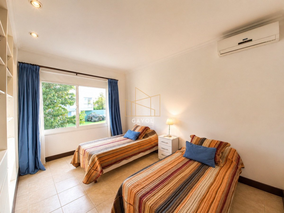 Casa ID.375 - Boulevard Park, Casa de 4 dormitaros con Piscina en VENTA .