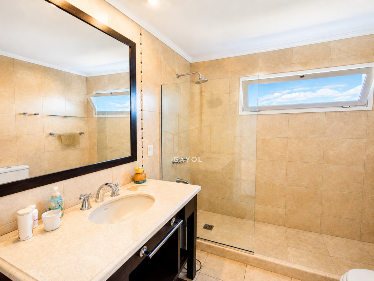 Casa ID.375 - Boulevard Park, Casa de 4 dormitaros con Piscina en VENTA .