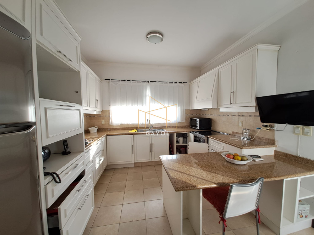 Casa ID.375 - Boulevard Park, Casa de 4 dormitaros con Piscina en VENTA .