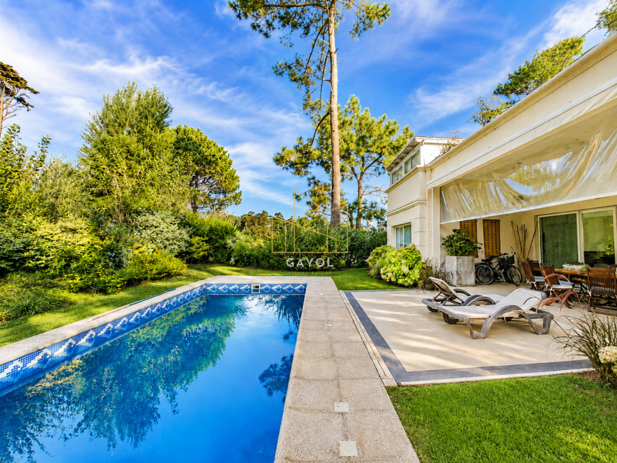 Casa ID.375 - Boulevard Park, Casa de 4 dormitaros con Piscina en VENTA .