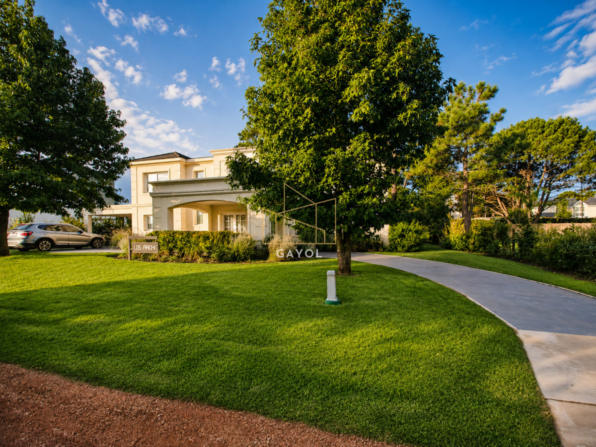 Casa ID.375 - Boulevard Park, Casa de 4 dormitaros con Piscina en VENTA .