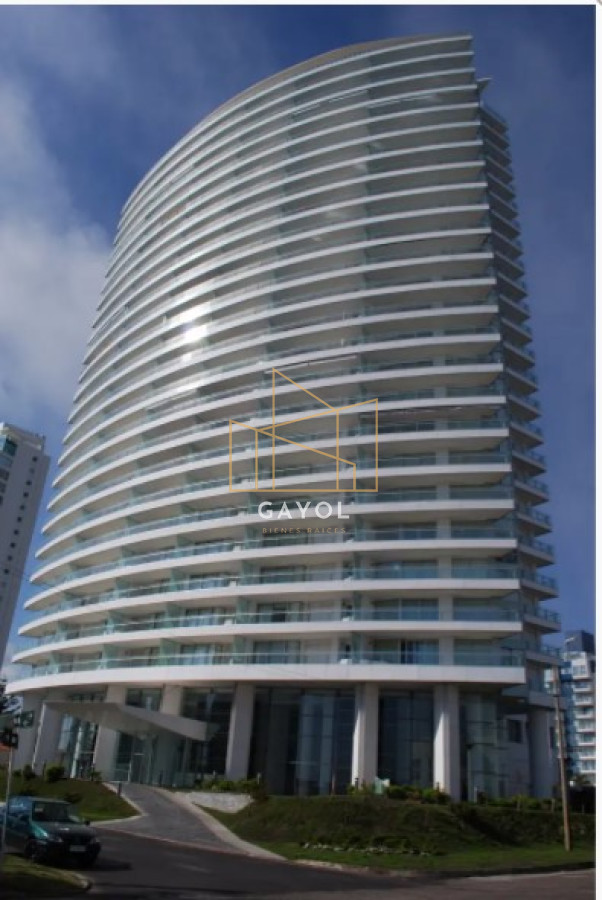 Apartamento ID.462 - Departamento de 2 dormitorios en venta en Seasons Tower, a metros del mar.