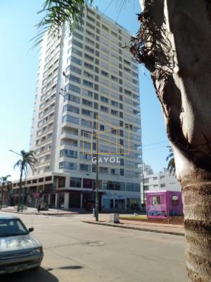 Apartamento ID.1455 - En venta en torre Libertador, apartamento de 3 dormitorios con vista agradable entorno 