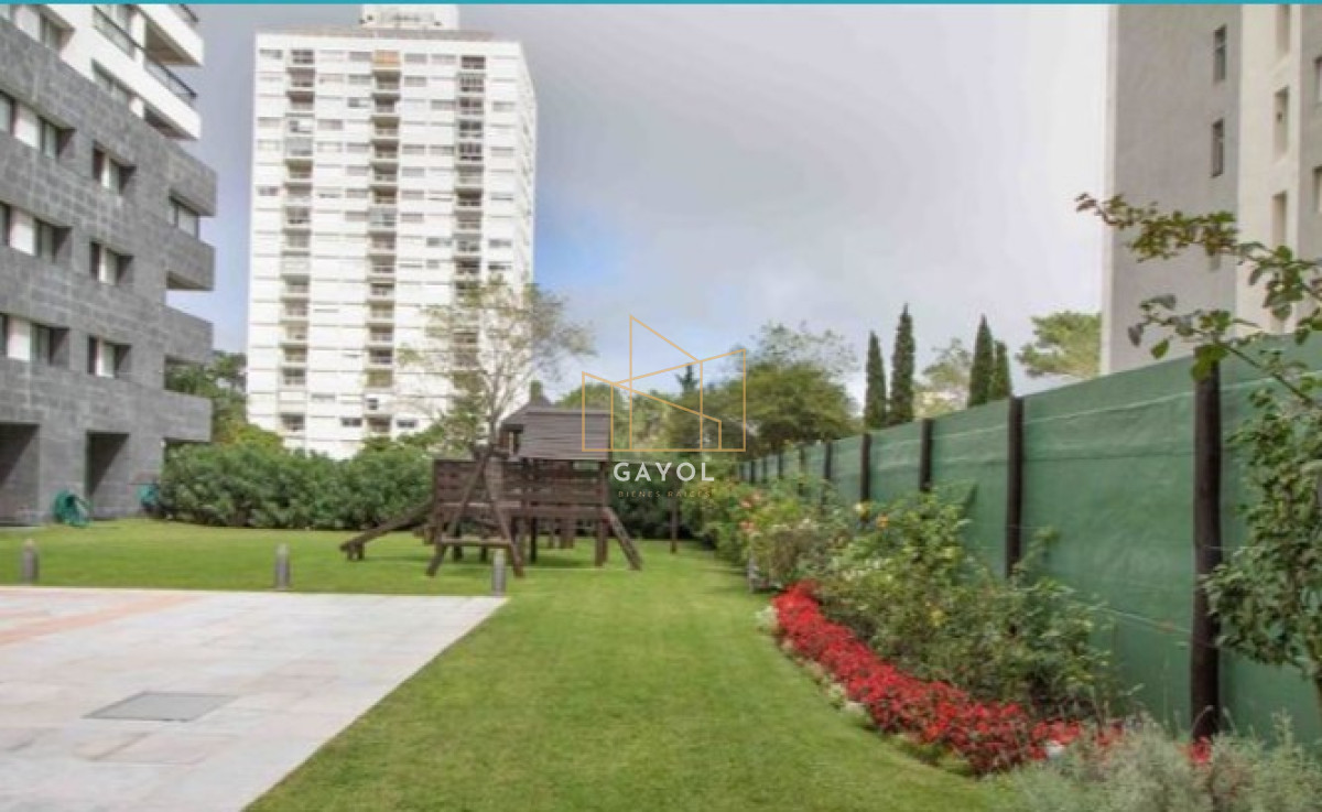 Apartamento ID.1422 - Vende apto de 2 dormitorios con vista al mar en Punta del este
