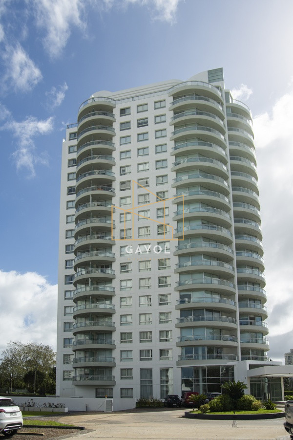 Apartamento ID.222 - Apartamento en Venta de 3 dormitorios a Cuadras del Mar , Punta del este