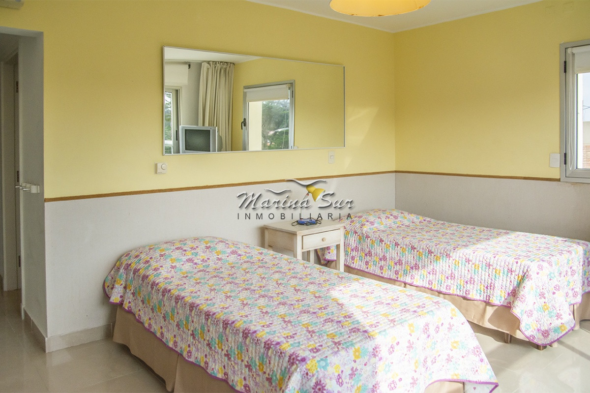 Apartamento ID.240 - Departamento frente a Playa Brava en venta. 3 suites. 