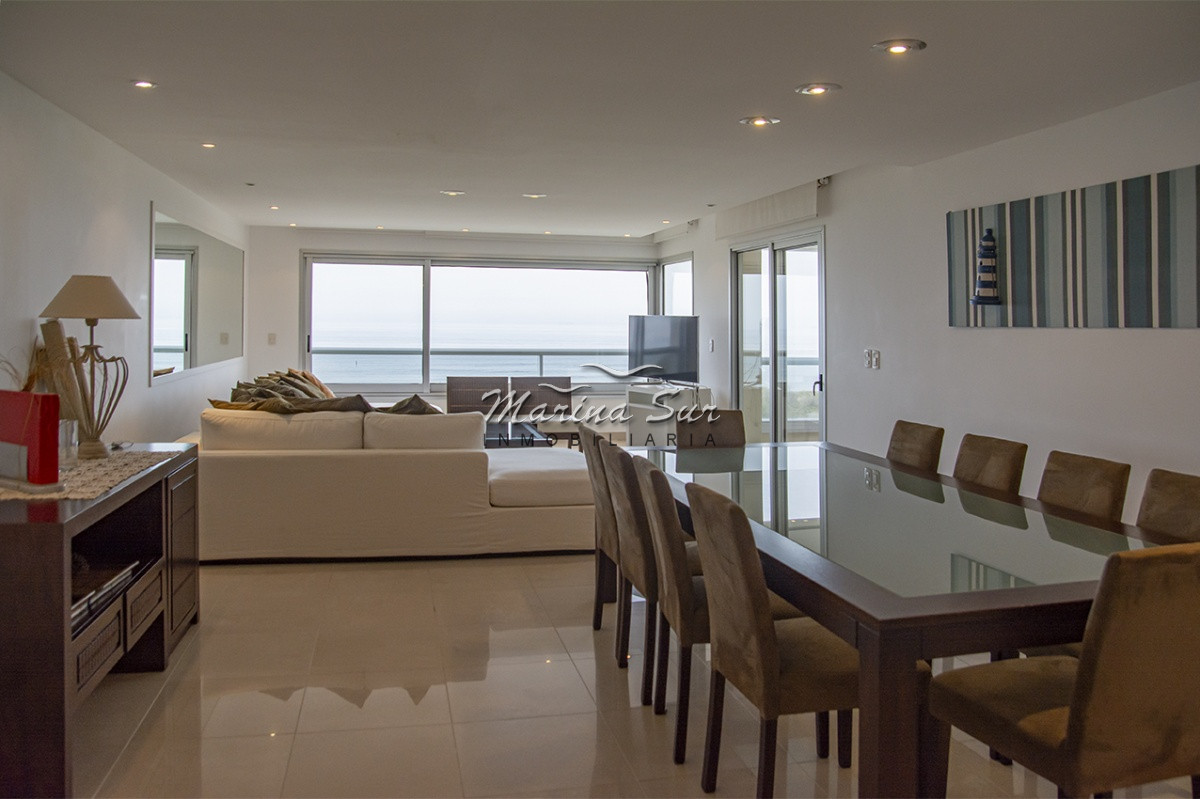 Apartamento ID.240 - Departamento frente a Playa Brava en venta. 3 suites. 