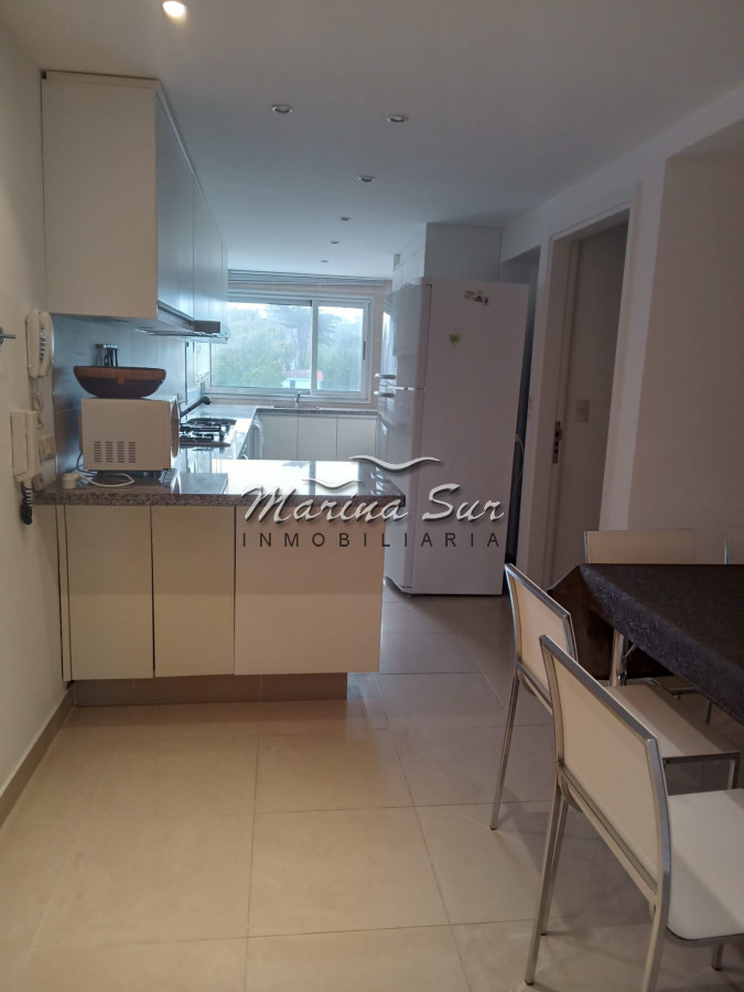 Apartamento ID.240 - Departamento frente a Playa Brava en venta. 3 suites. 