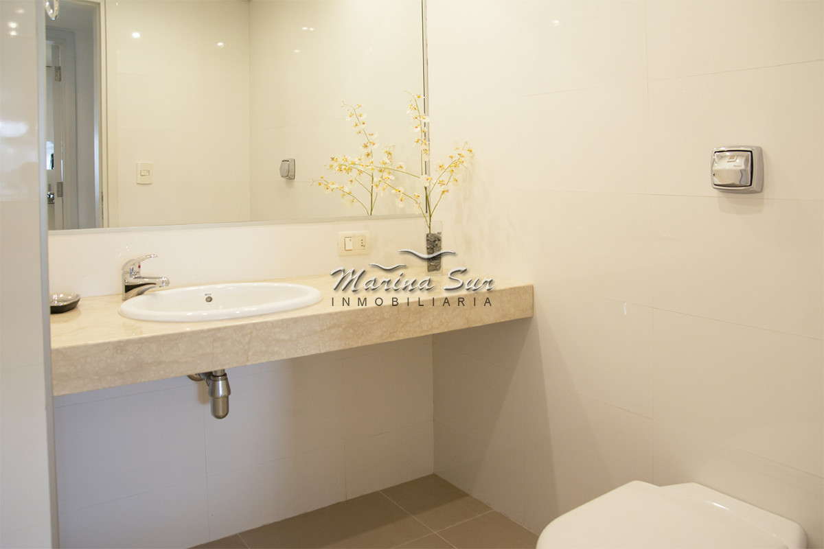 Apartamento ID.240 - Departamento frente a Playa Brava en venta. 3 suites. 