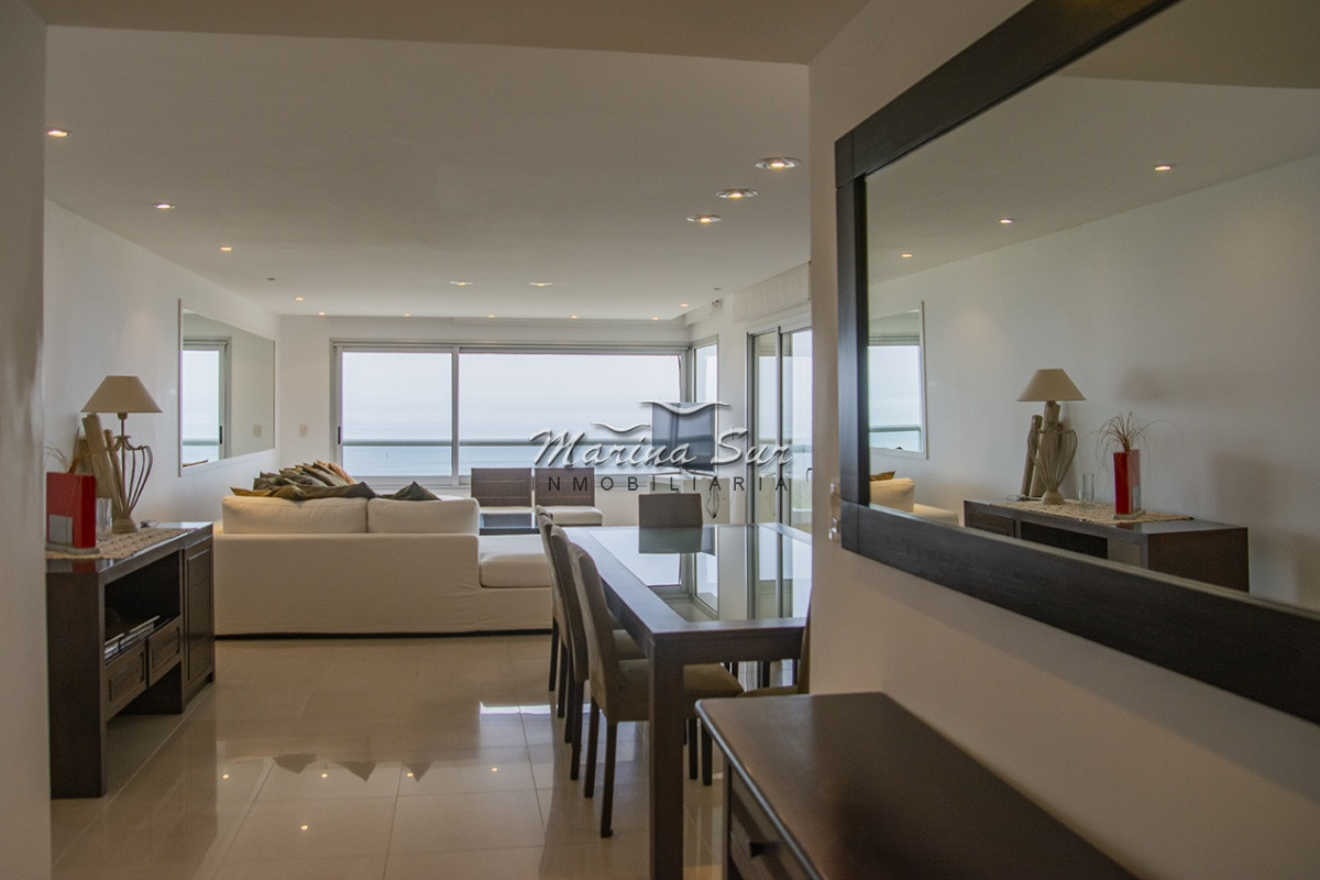 Apartamento ID.240 - Departamento frente a Playa Brava en venta. 3 suites. 