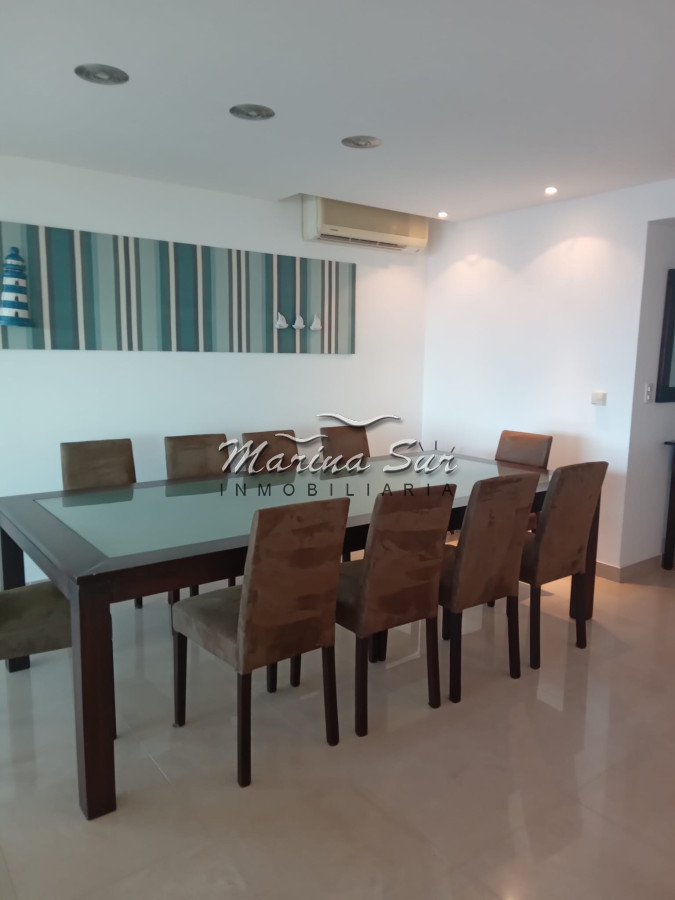 Apartamento ID.240 - Departamento frente a Playa Brava en venta. 3 suites. 