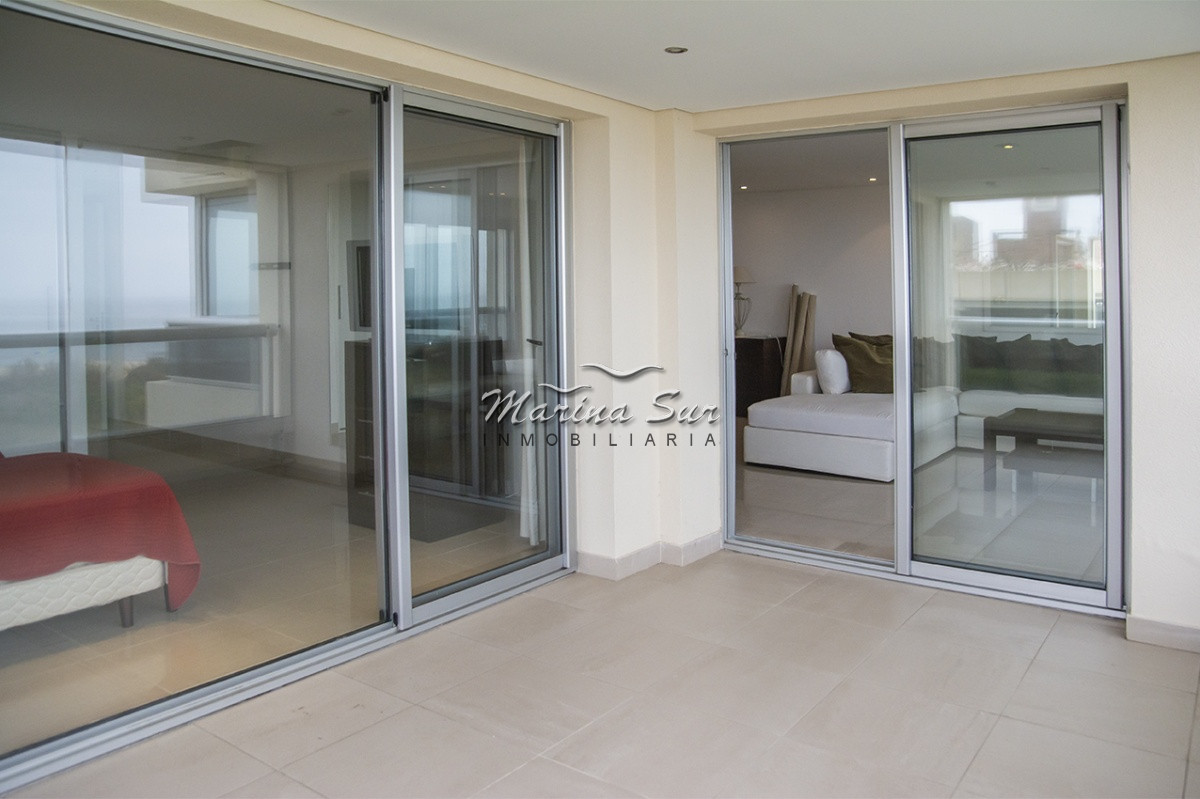 Apartamento ID.240 - Departamento frente a Playa Brava en venta. 3 suites. 