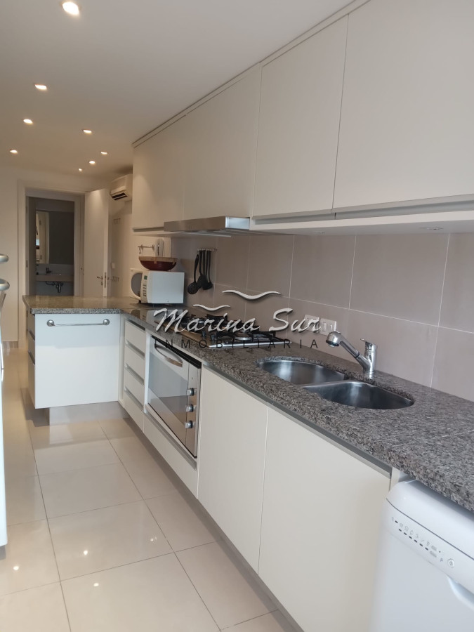 Apartamento ID.240 - Departamento frente a Playa Brava en venta. 3 suites. 