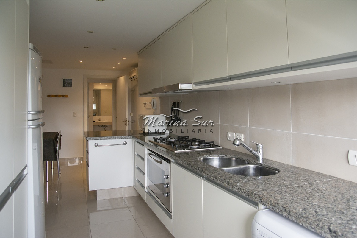 Apartamento ID.240 - Departamento frente a Playa Brava en venta. 3 suites. 