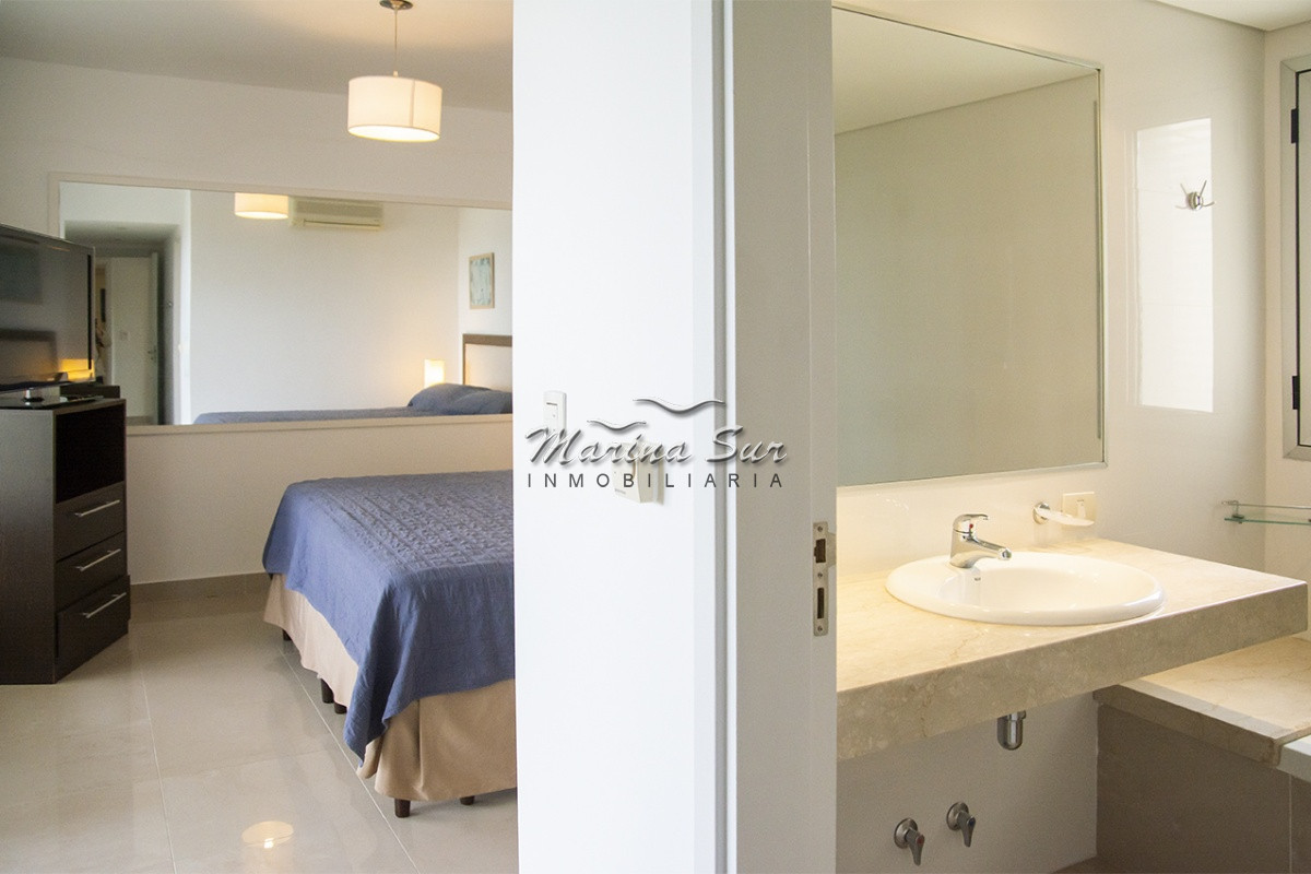 Apartamento ID.240 - Departamento frente a Playa Brava en venta. 3 suites. 