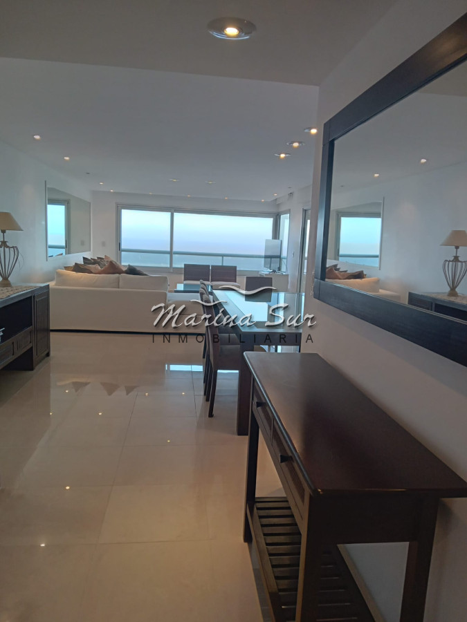 Apartamento ID.240 - Departamento frente a Playa Brava en venta. 3 suites. 