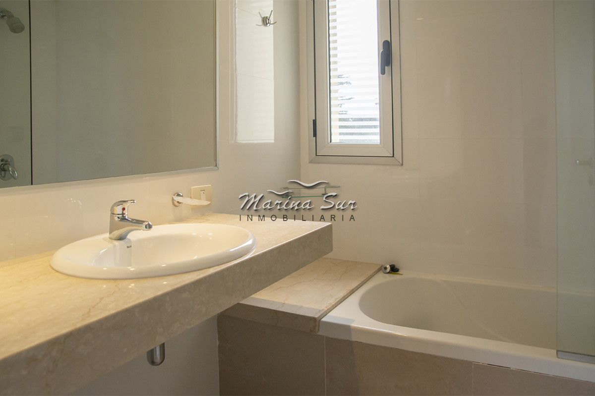 Apartamento ID.240 - Departamento frente a Playa Brava en venta. 3 suites. 