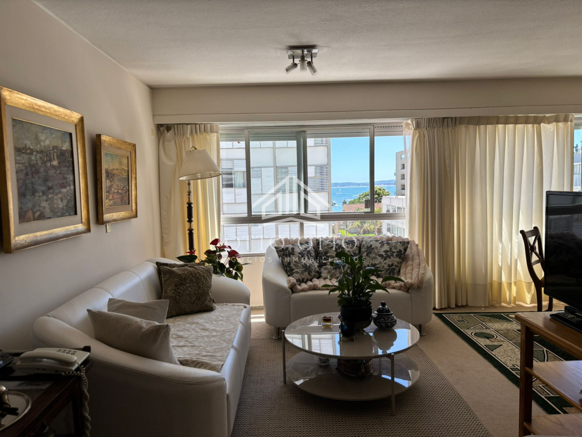 Venta apartamento 2 dormitorios. Península, Punta del Este. 