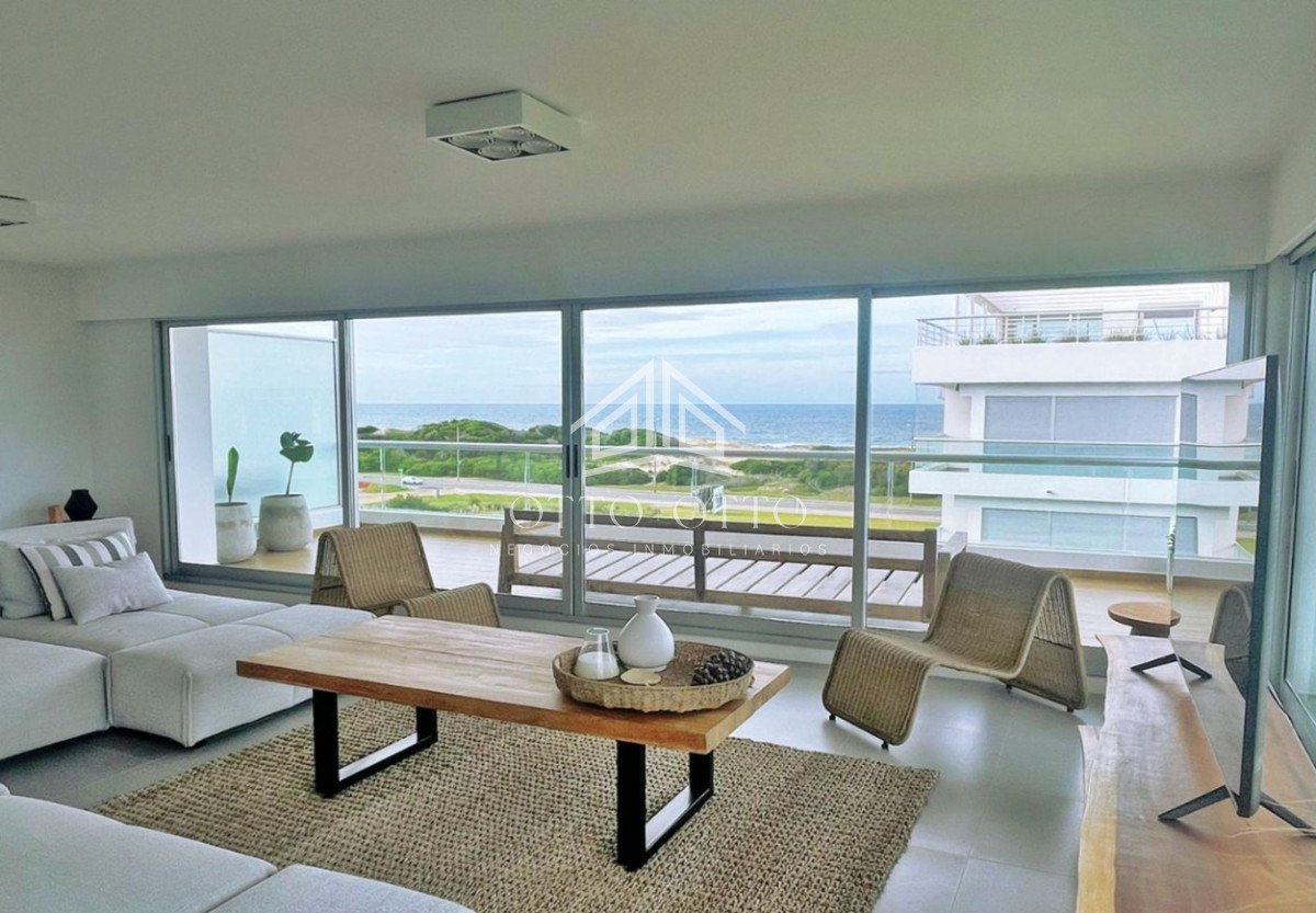Apartamento ID.28632 - Apartamento en Venta de 3 dormitorio en Playa Brava , Punta  del este 