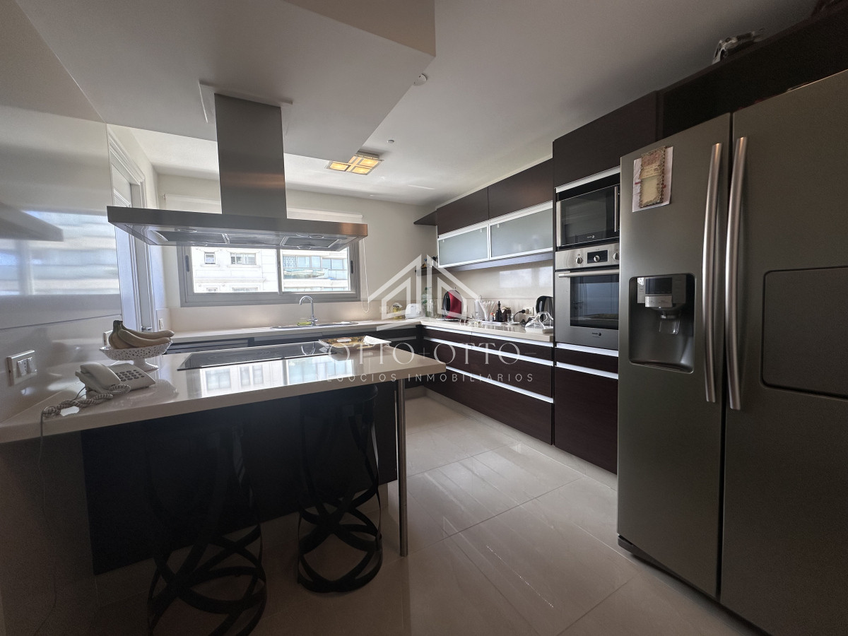 Apartamento ID.28636 - Vende apartamento esquinero de 3 dormitorios en Imperiale, Punta del Este
