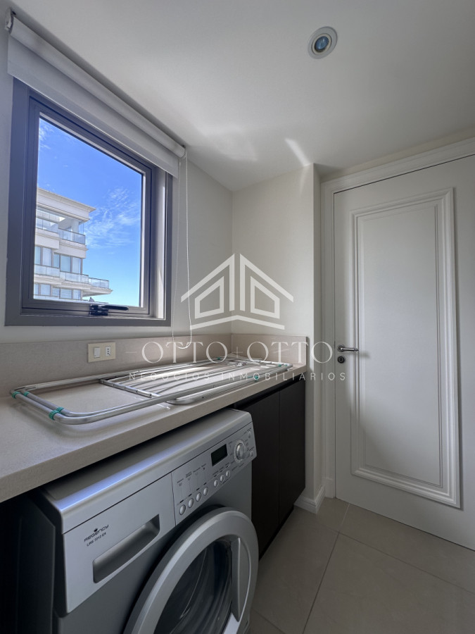 Apartamento ID.28636 - Vende apartamento esquinero de 3 dormitorios en Imperiale, Punta del Este