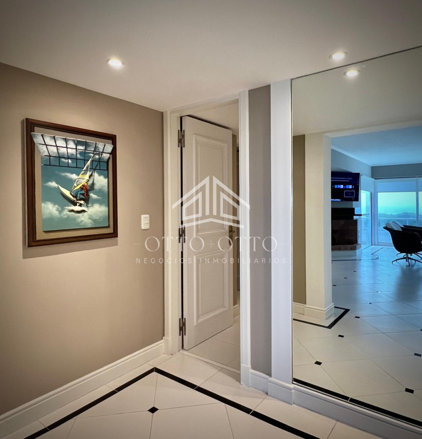 Apartamento ID.28631 - Espectacular Departamento en venta frente al mar, penthouse de 4 dormitorios. Punta del Este