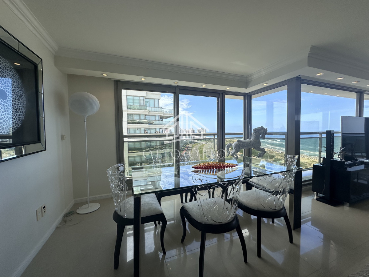 Apartamento ID.28636 - Vende apartamento esquinero de 3 dormitorios en Imperiale, Punta del Este