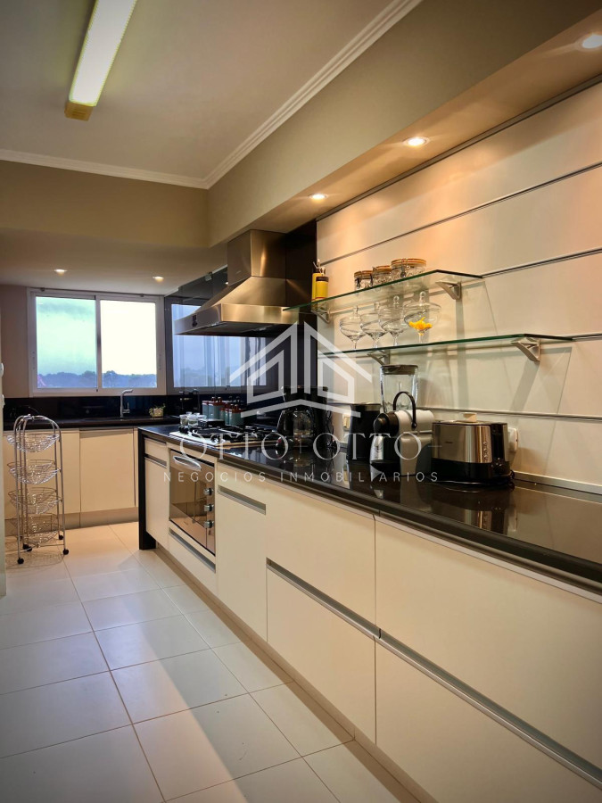 Apartamento ID.28631 - Espectacular Departamento en venta frente al mar, penthouse de 4 dormitorios. Punta del Este