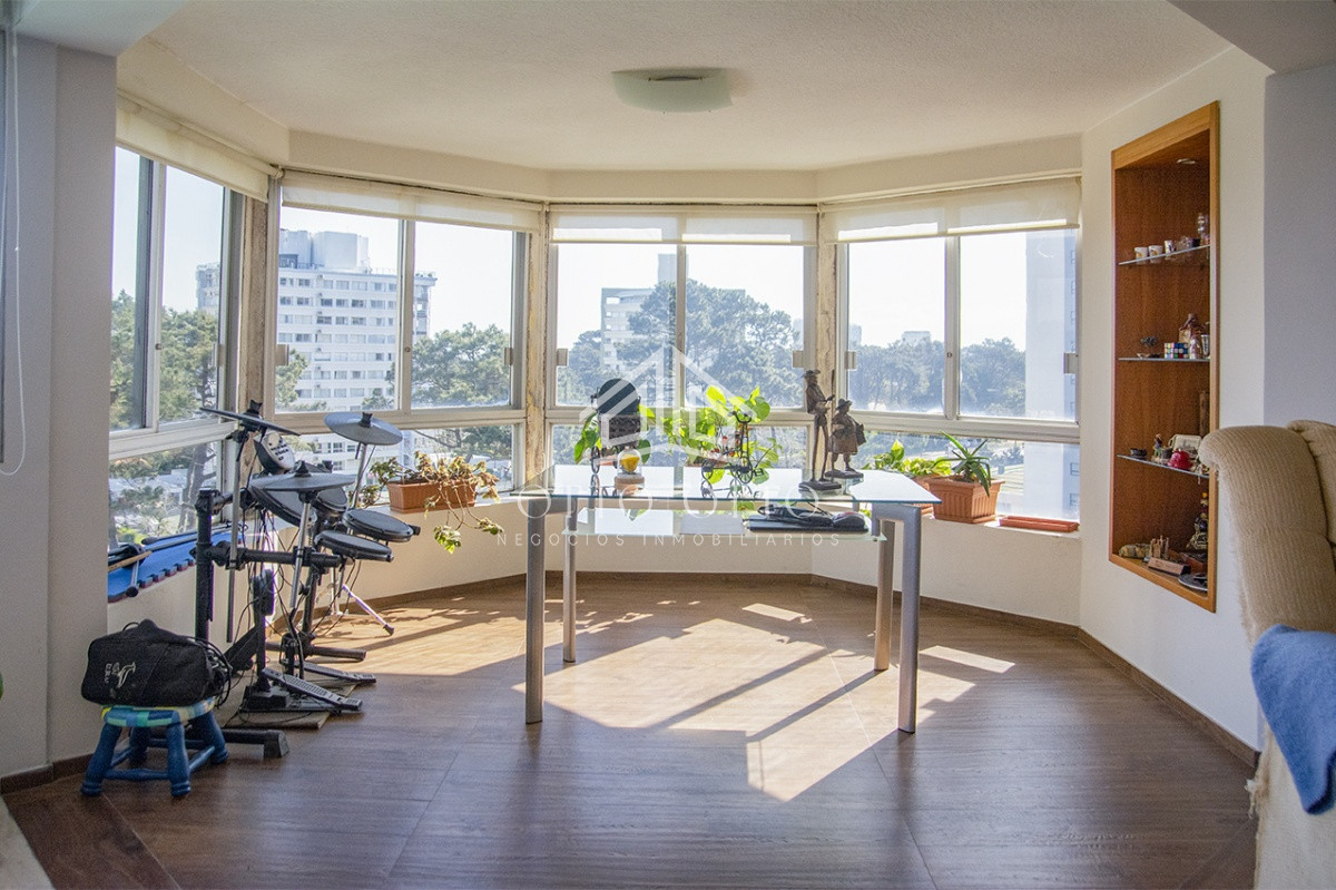 Apartamento ID.28477 - Departamento en venta de 3 dormitorios en Roosevelt Center, Punta del este 