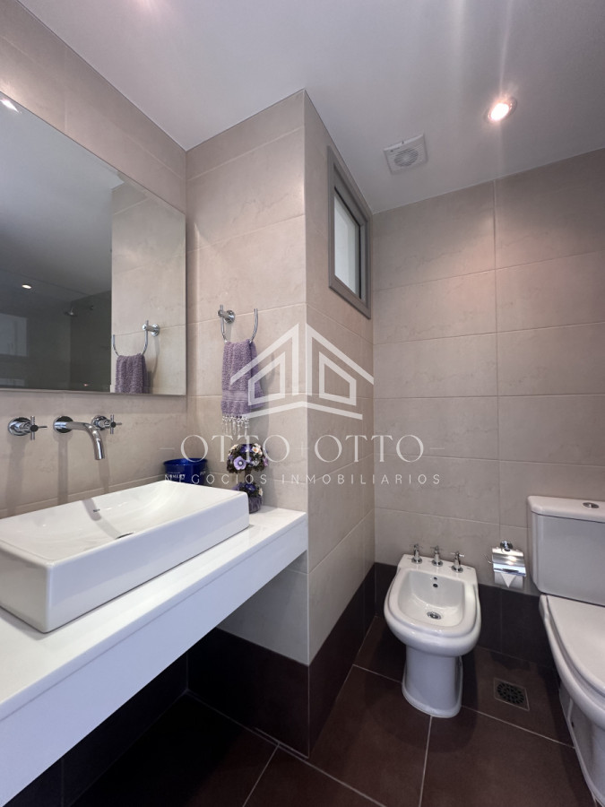 Apartamento ID.28636 - Vende apartamento esquinero de 3 dormitorios en Imperiale, Punta del Este