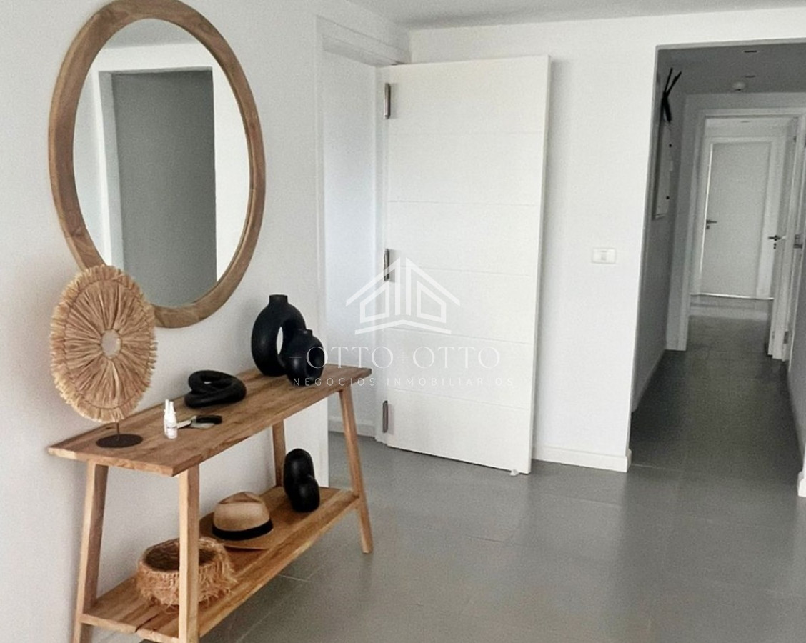 Apartamento ID.28632 - Apartamento en Venta de 3 dormitorio en Playa Brava , Punta  del este 
