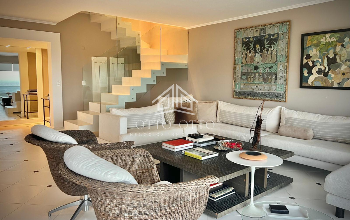Apartamento ID.28631 - Espectacular Departamento en venta frente al mar, penthouse de 4 dormitorios. Punta del Este