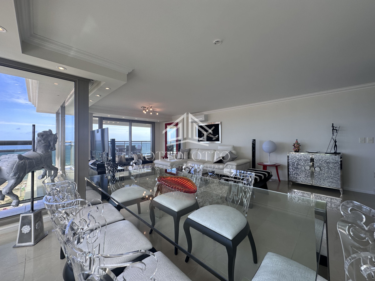 Apartamento ID.28636 - Vende apartamento esquinero de 3 dormitorios en Imperiale, Punta del Este