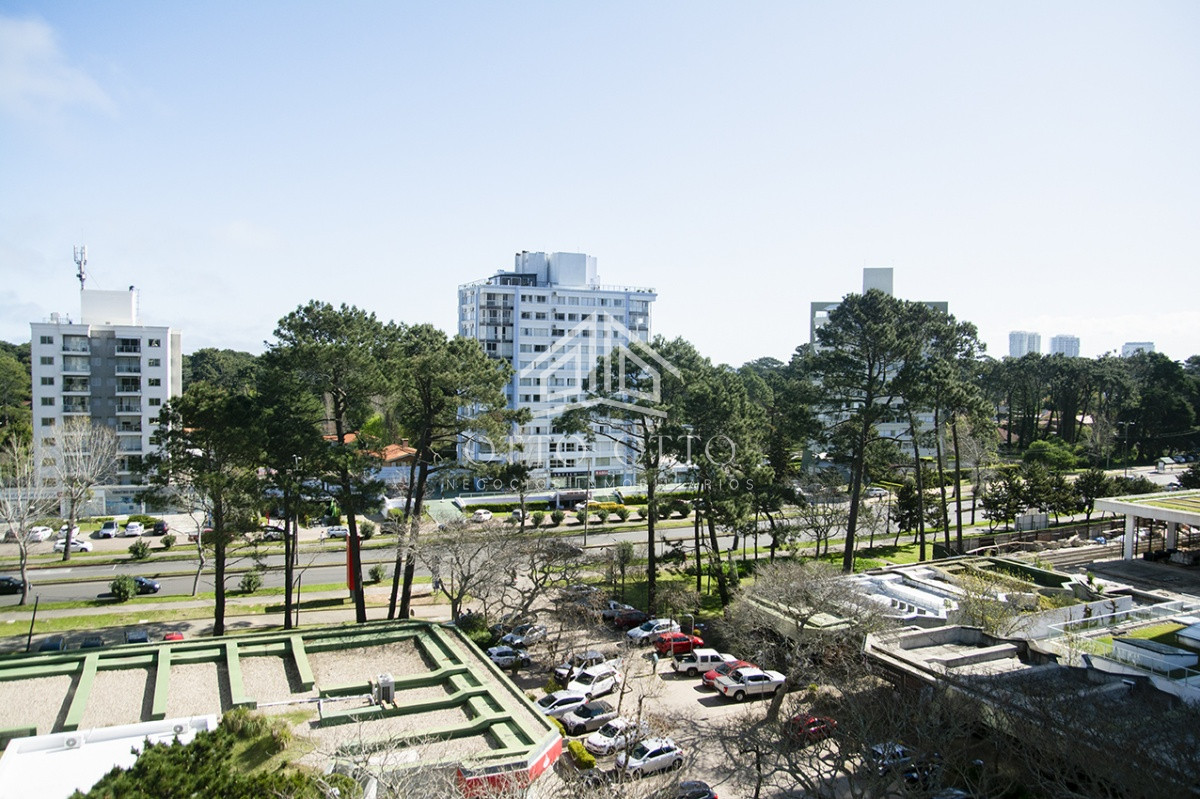 Apartamento ID.28477 - Departamento en venta de 3 dormitorios en Roosevelt Center, Punta del este 