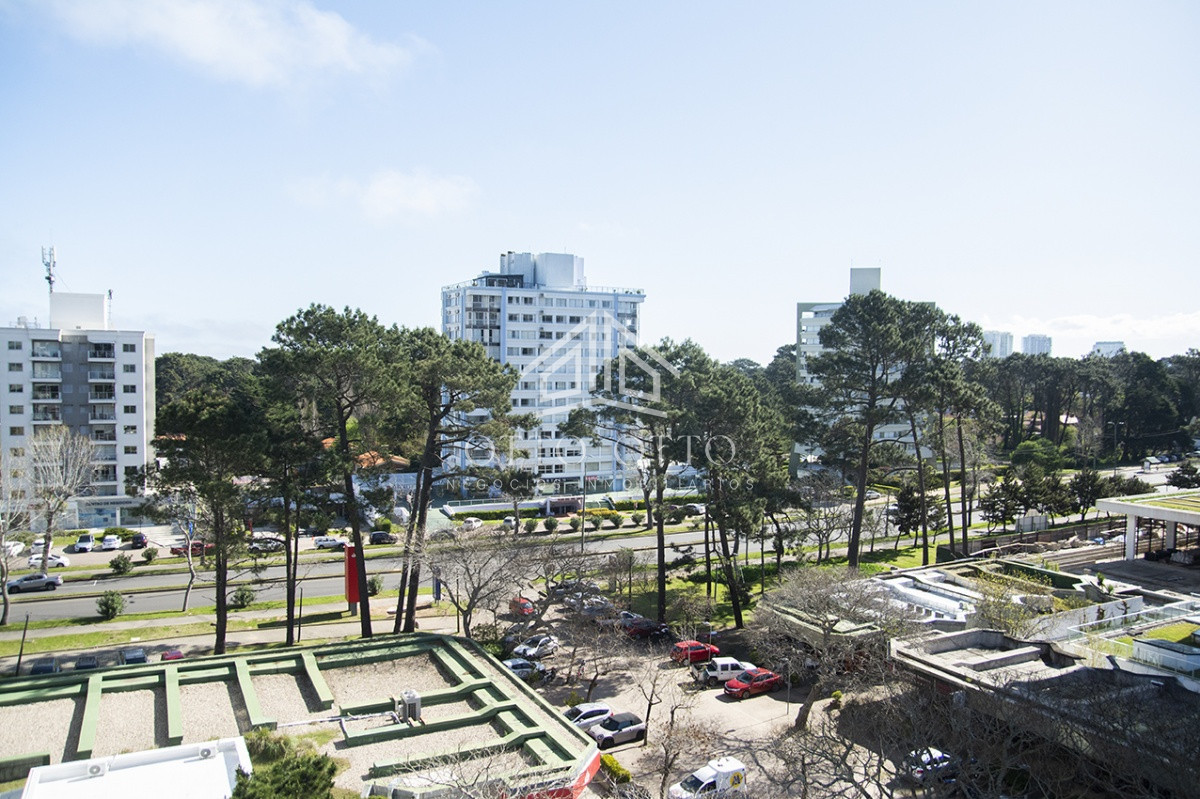 Apartamento ID.28477 - Departamento en venta de 3 dormitorios en Roosevelt Center, Punta del este 