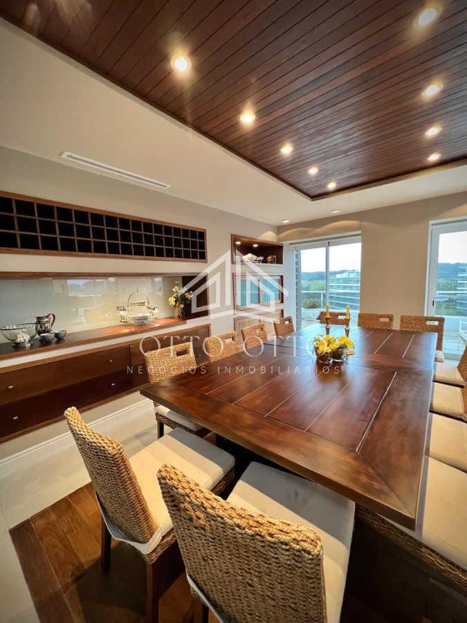 Apartamento ID.28631 - Espectacular Departamento en venta frente al mar, penthouse de 4 dormitorios. Punta del Este