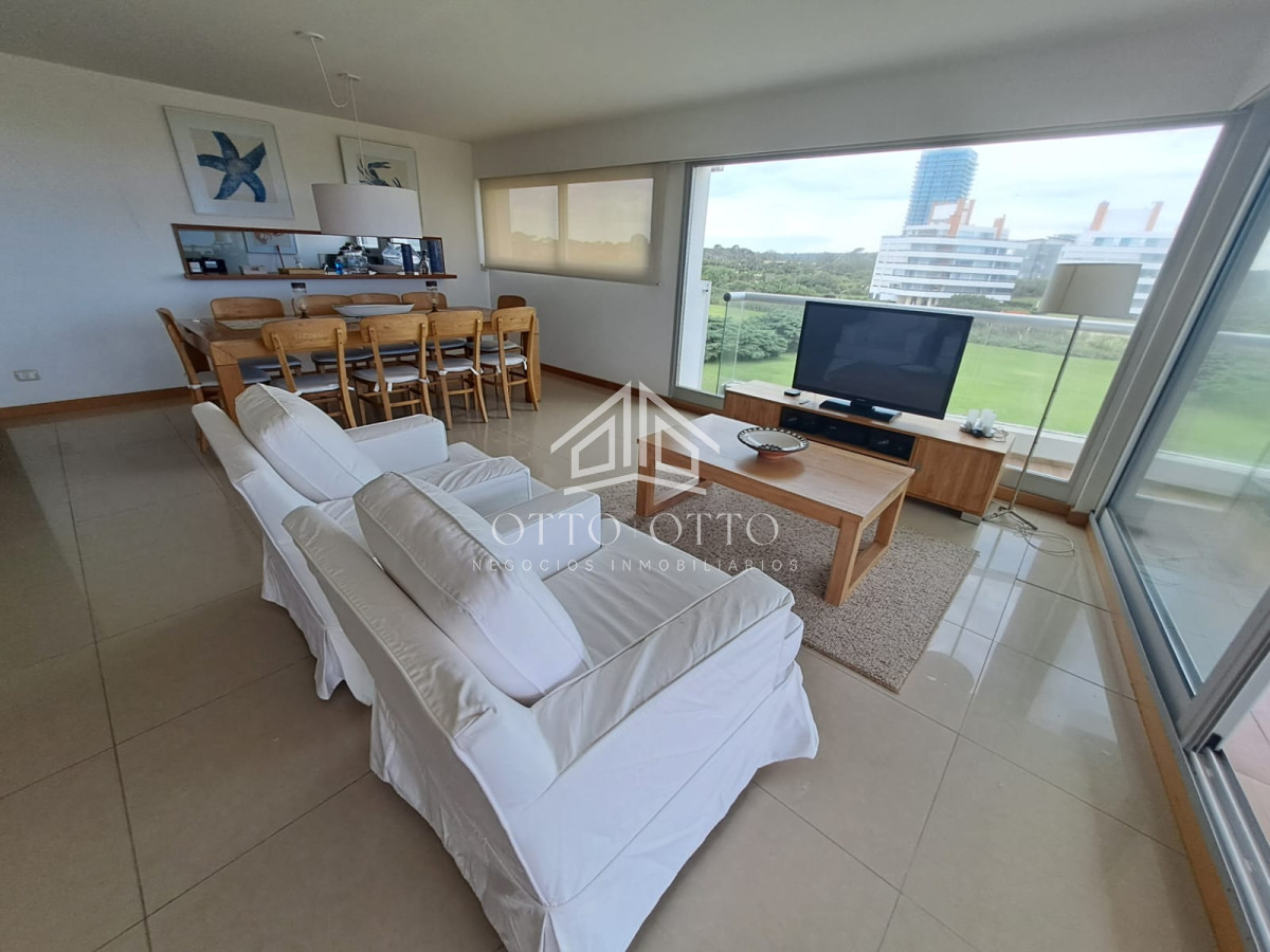 Apartamento ID.28633 - Apartamento en venta de 3 dormitorios y servcio en Punta del Este Primera Línea Brava