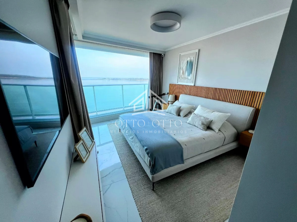 Apartamento ID.28638 - Apartamento en venta 4 dormitorios en Playa Mansa, Punta del Este.