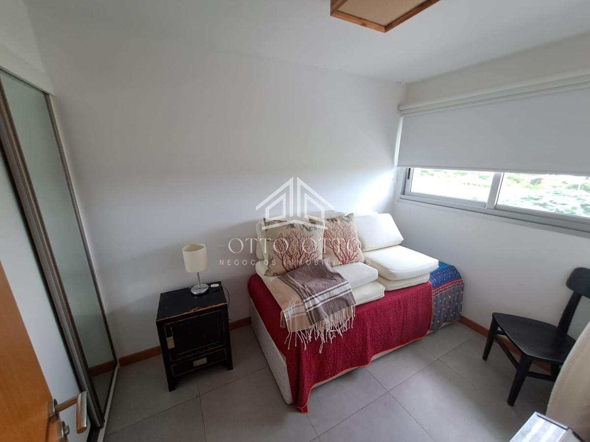 Apartamento ID.28633 - Apartamento en venta de 3 dormitorios y servcio en Punta del Este Primera Línea Brava