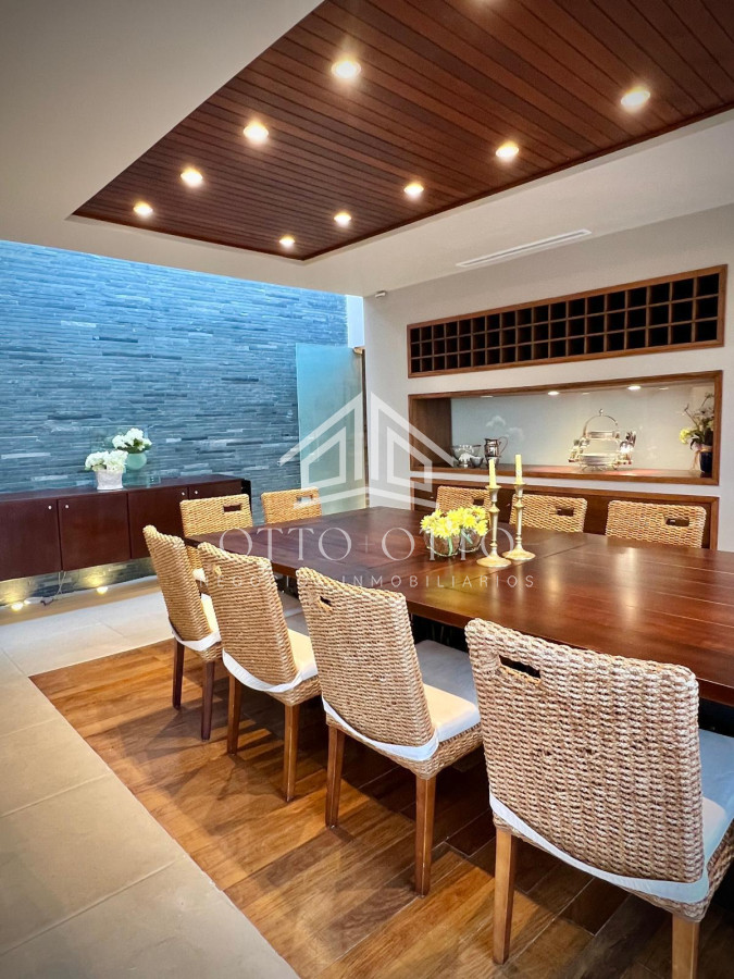 Apartamento ID.28631 - Espectacular Departamento en venta frente al mar, penthouse de 4 dormitorios. Punta del Este