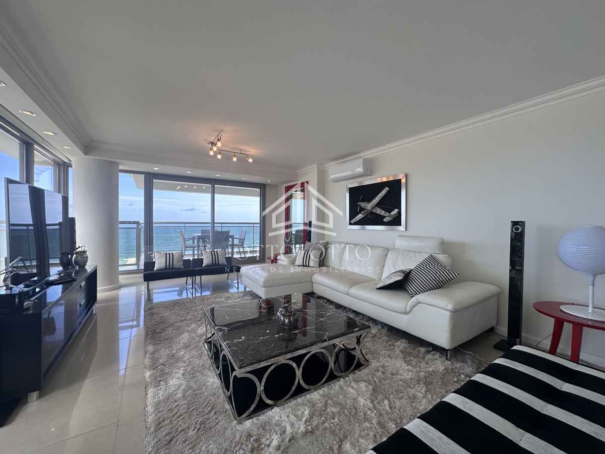 Apartamento ID.28636 - Vende apartamento esquinero de 3 dormitorios en Imperiale, Punta del Este