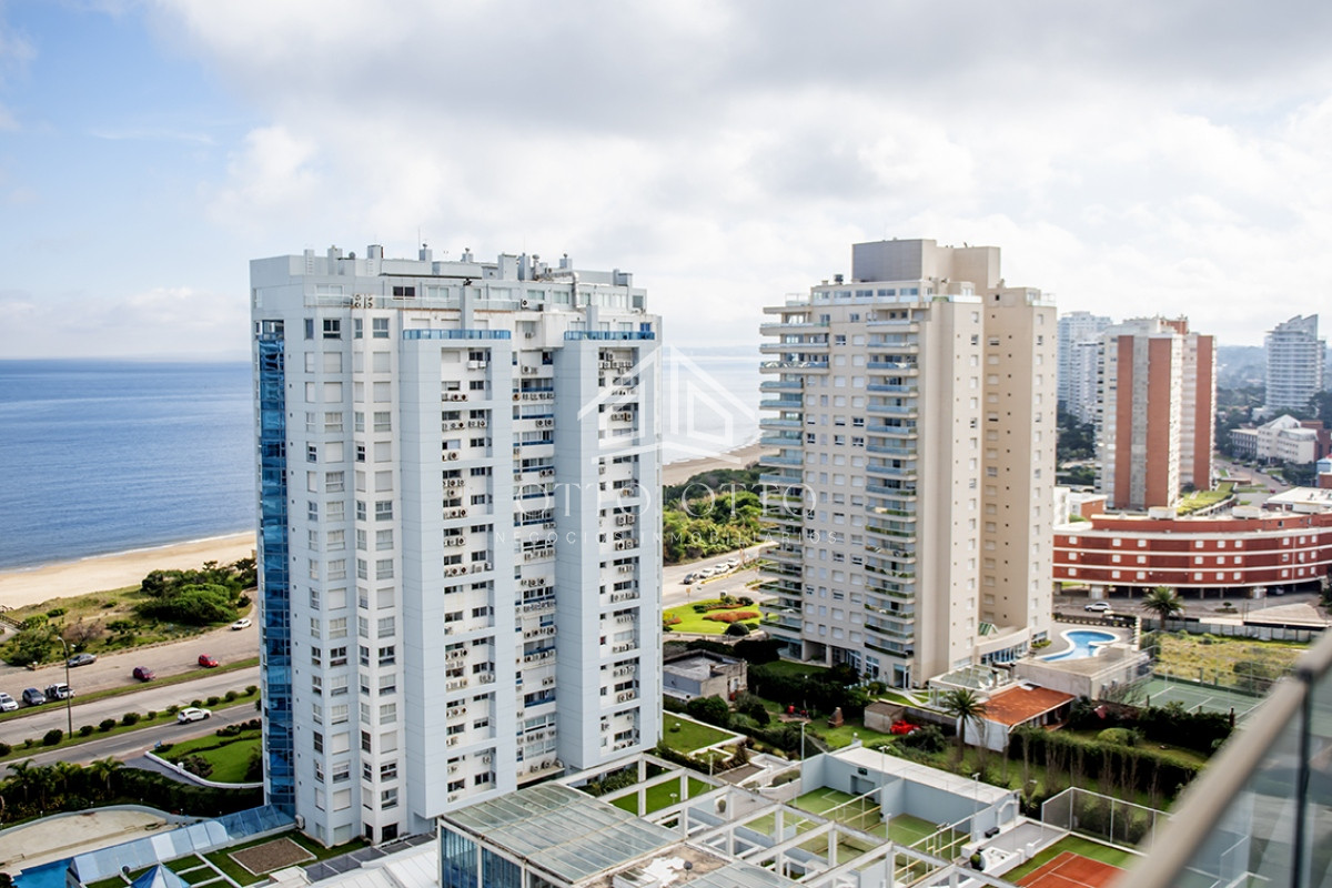 Apartamento ID.28517 - Apartamento de 2 dormitorios en Venta en Playa Mansa , Punta del este 