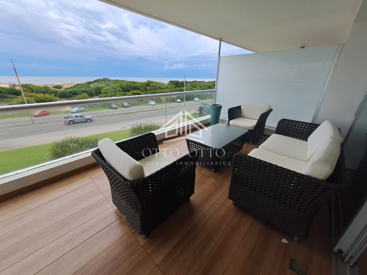 Apartamento ID.28633 - Apartamento en venta de 3 dormitorios y servcio en Punta del Este Primera Línea Brava