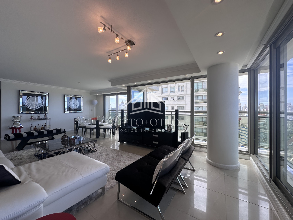 Apartamento ID.28636 - Vende apartamento esquinero de 3 dormitorios en Imperiale, Punta del Este