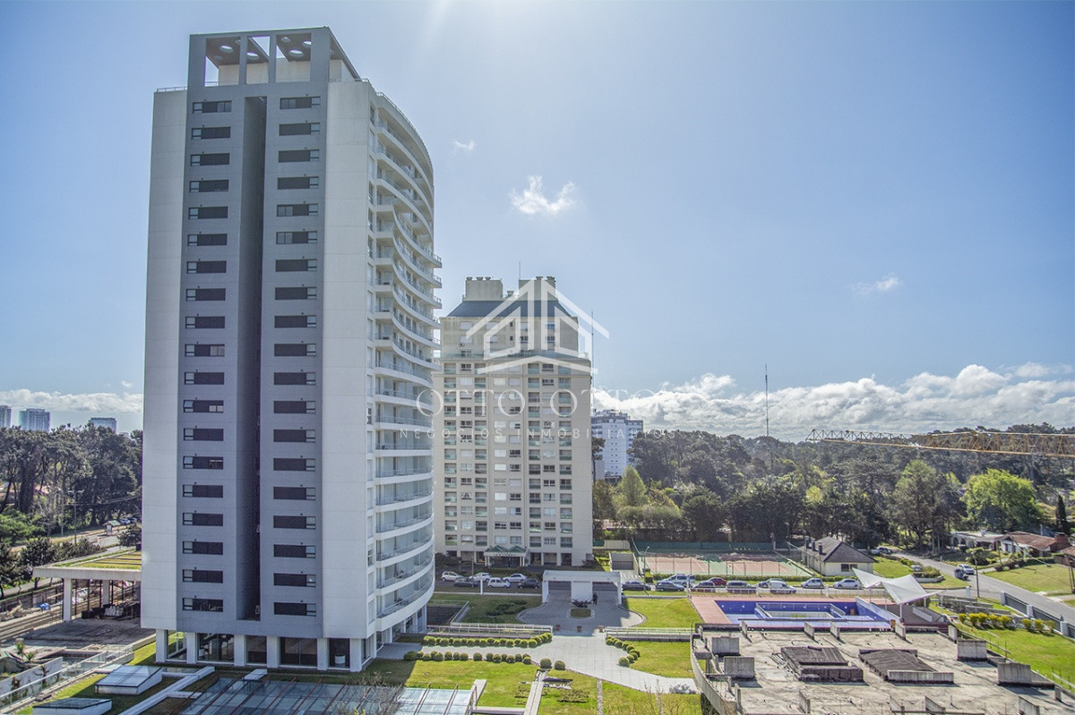 Apartamento ID.28477 - Departamento en venta de 3 dormitorios en Roosevelt Center, Punta del este 