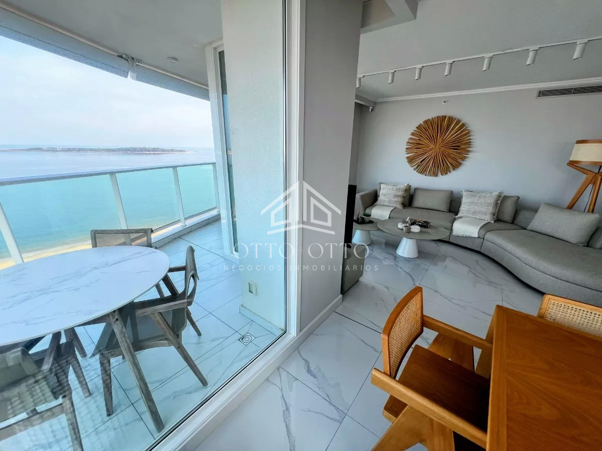Apartamento ID.28638 - Apartamento en venta 4 dormitorios en Playa Mansa, Punta del Este.