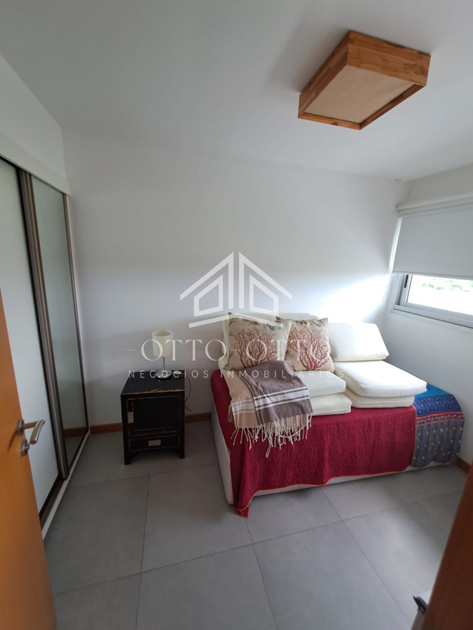 Apartamento ID.28633 - Apartamento en venta de 3 dormitorios y servcio en Punta del Este Primera Línea Brava