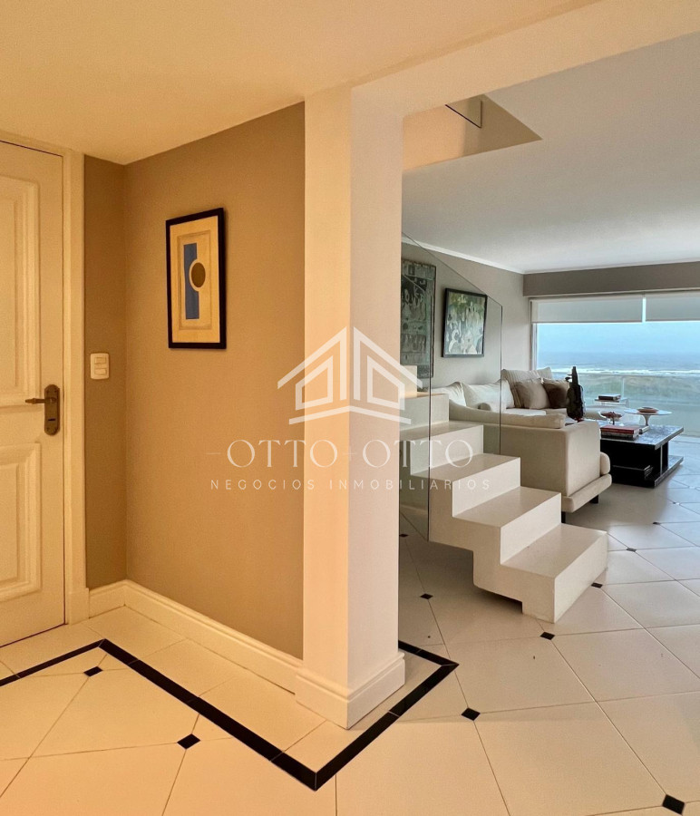 Apartamento ID.28631 - Espectacular Departamento en venta frente al mar, penthouse de 4 dormitorios. Punta del Este
