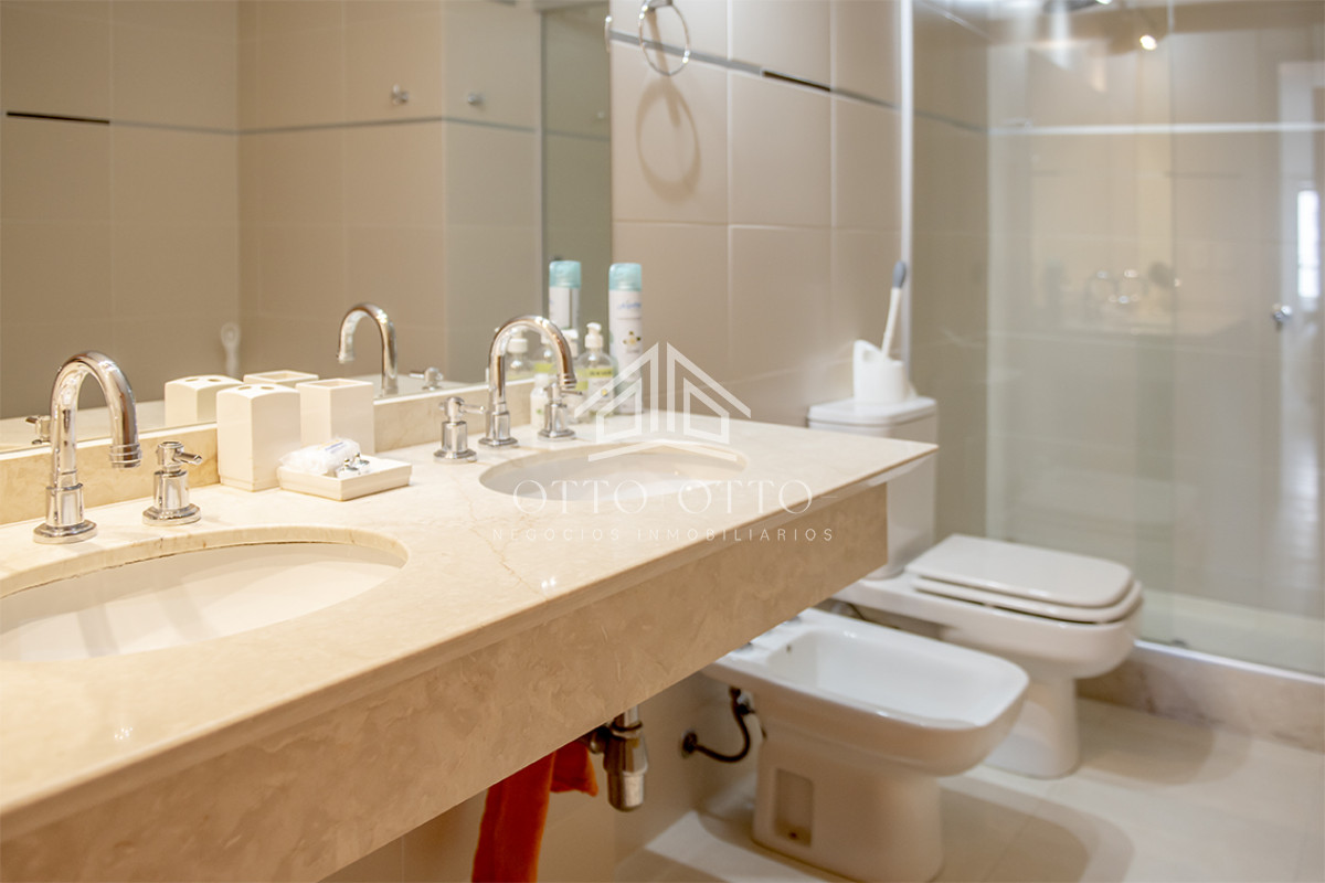 Apartamento ID.28517 - Apartamento de 2 dormitorios en Venta en Playa Mansa , Punta del este 